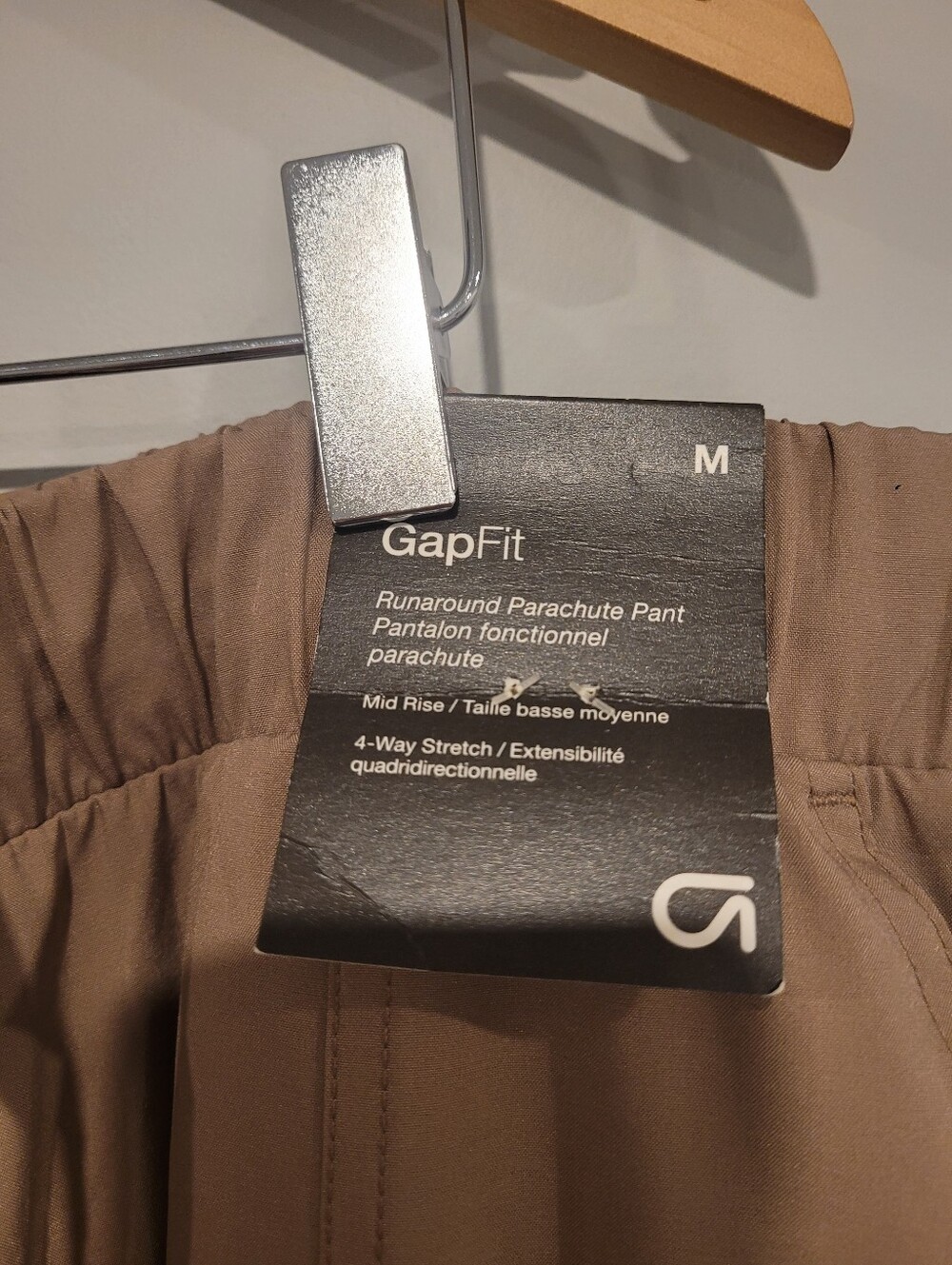 NWT GapFit Runaround Parachute Pants Tan Taupe Brown Size M Athleisure - Picture 4 of 11